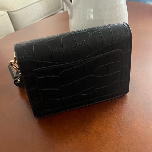 Elegant Black Croc-Embossed Crossbody Bag - Picture 2 of 3